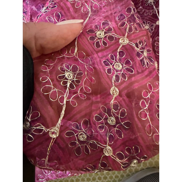 Absolutely stunning vintage Indian Saree fabric. This fabric can be used as a Saree or it can be used for drapery,...