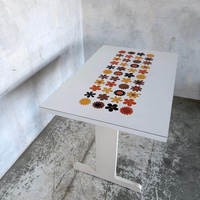 1960s Mid-Century Modern Space Age Floral Formica Dining Table, 1970s For Sale - Image 5 of 10