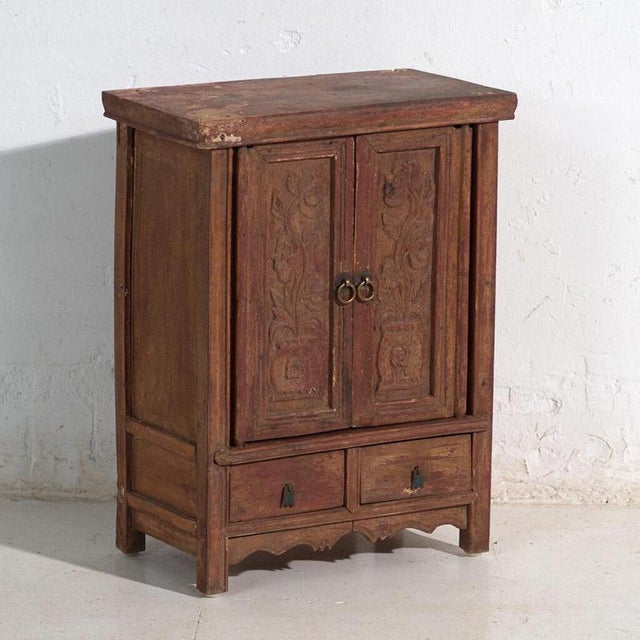 Antique Chinese Cabinet in Lacquered Wood with Carved Doors, 1900 For Sale - Image 3 of 3