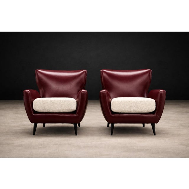 Wood Pair of Brazilian Modernist Armchairs in Hardwood, Burgundy Leather & Bouclé by Carlo Hauner, 1950s – Lot 466 For Sale - Image 7 of 15