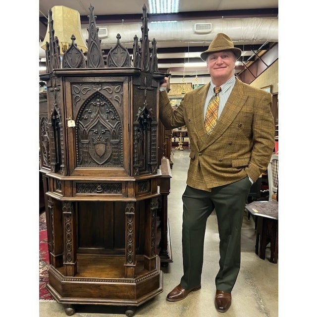 19th Century 1800's French, Gothic Revival, Highly Carved, Oak Credence Cupboard / Cabinet! For Sale - Image 5 of 9
