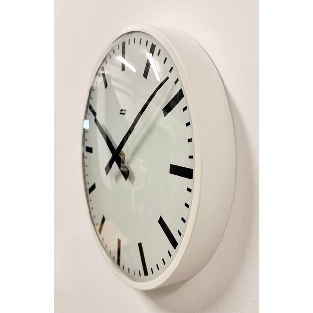 Industrial Vintage White Bakelite Wall Clock from Esmi, 1980s For Sale - Image 3 of 17