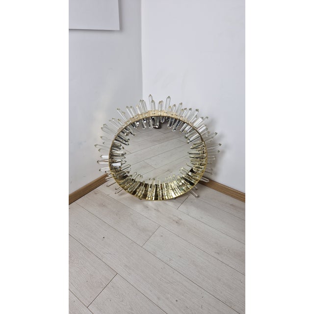 Round Mirror in Brass-Plated Iron with Diamond-Cut Glass Stalactites and Magnet For Sale - Image 10 of 18