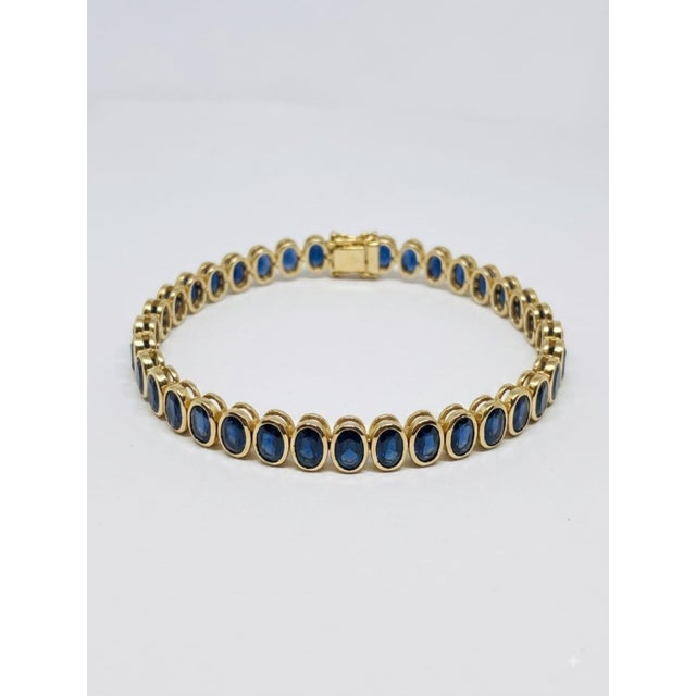 Natural 18k Gold Blue Sapphire 15.19cts Bracelet For Sale - Image 4 of 9