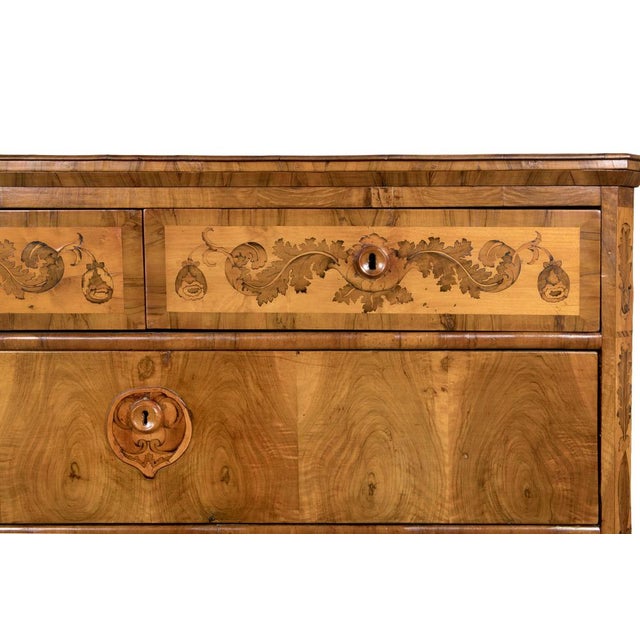 Louis XVI Style Lombard Chest of Drawers in Walnut Burl with Inlaid Floral Motifs, 18th Century For Sale - Image 11 of 15