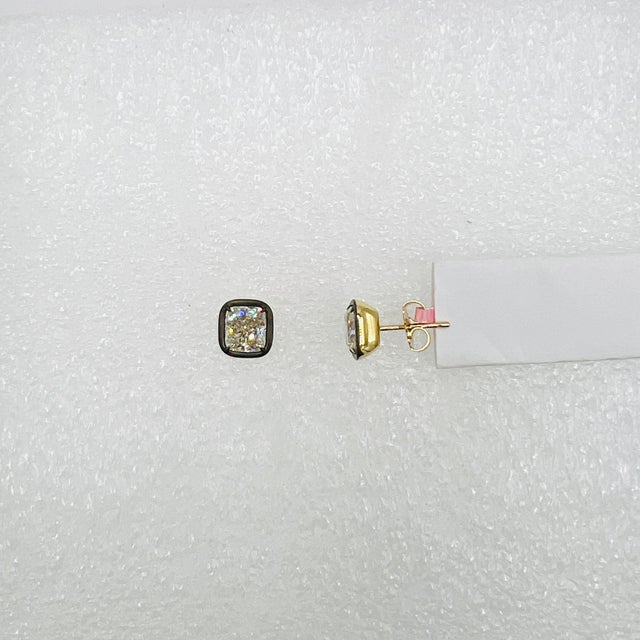 2020s Gia Cushion Diamond Stud Earrings in 18k Yellow Gold & Black Rhodium - Set of 2 For Sale - Image 5 of 9