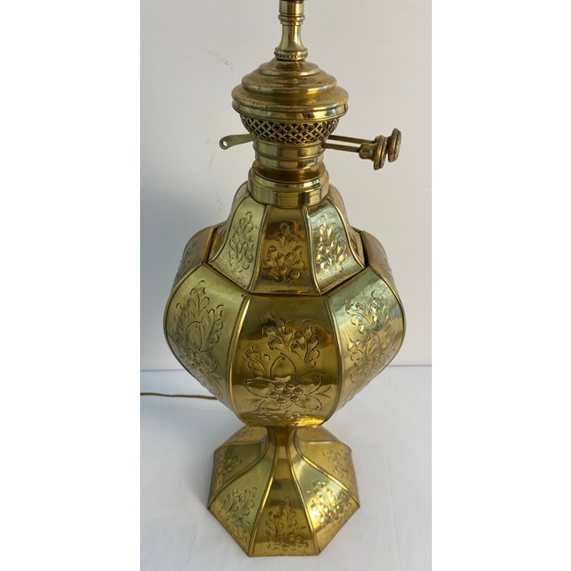 20th Century Indian Engraved Brass Table Lamp With Floral Decoration For Sale - Image 4 of 7
