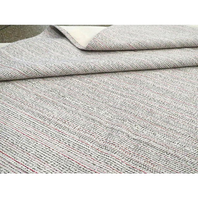 Galerie Shabab Collection Mid-20th Century Handmade Turkish Flatweave Kilim Room Size Carpet in White For Sale - Image 9 of 9