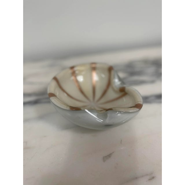 Barbini Circus Barbini 1950’s Murano Attributed Glass Gold and Cream Bowl For Sale - Image 4 of 9