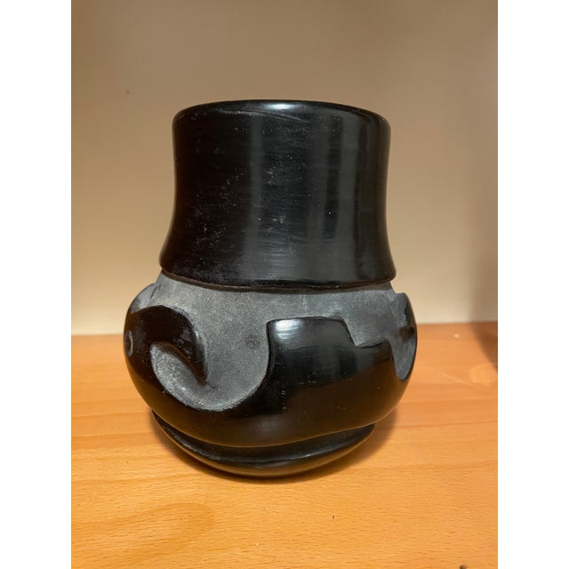 Mid 20th Century Native American Madeline Tafoya Signed Blackware Vase, Santa Clara Pueblo For Sale - Image 9 of 10