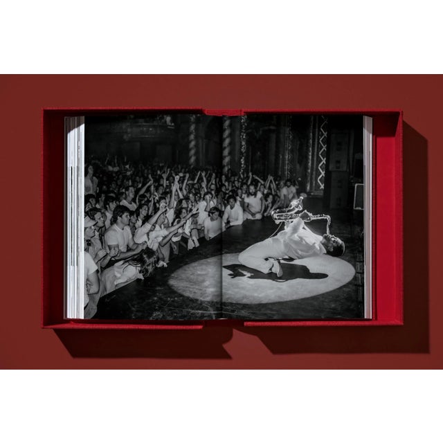 TASCHEN Books, "Lynn Goldsmith. Bruce Springsteen & The E Street Band" Collector's Edition, numbered and signed by Lynn Goldsmith For Sale - Image 9 of 12