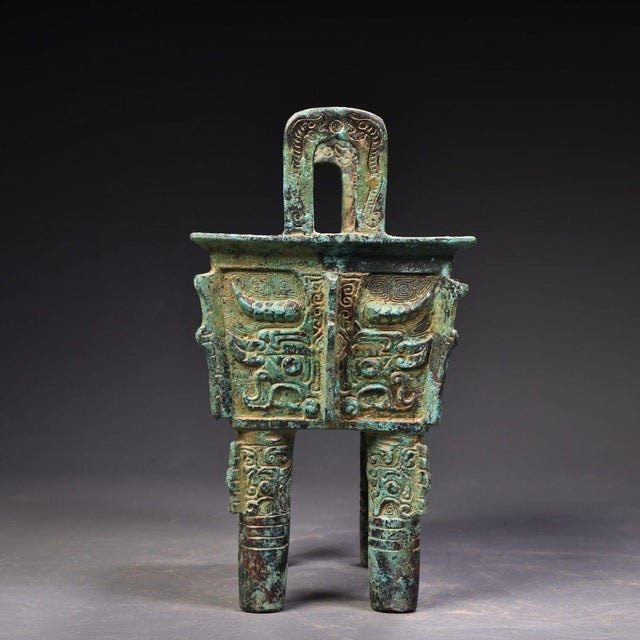 Late 19th Century Bronze Rectangular Ritual Vessel With Taotie Masks For Sale - Image 4 of 10
