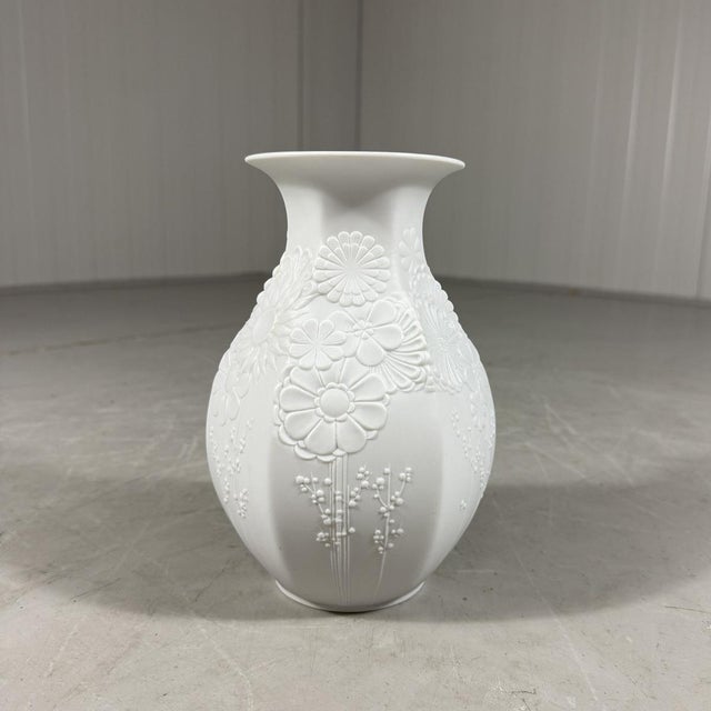 White Bisque Porcelain Vase from AK Kaiser, 1960s For Sale - Image 4 of 12