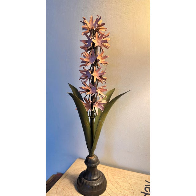 1970s Vintage Italian Tole Hyacinth Sculpture – Hand-Painted Pink Metal Botanical Decor, Hollywood Regency Style For Sale - Image 5 of 11