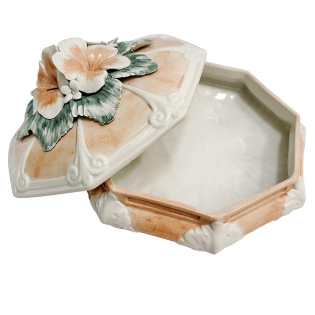 Mediterranean 1980s Italian Porcelain Pink Hibiscus Covered Decorative Bowl For Sale - Image 3 of 9