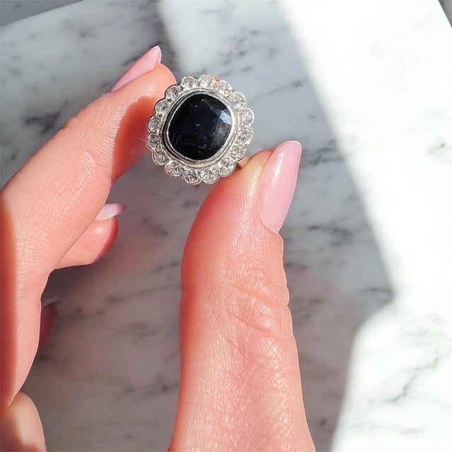 Art Deco French 1930 Pompadour Ring, Platinum, Natural Sapphire 2,50 Ct and Diamonds, Size 7 For Sale - Image 6 of 6