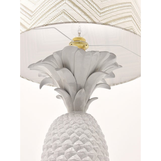 Hollywood Regency White Pineapple Table Lamp from Tommaso Barbi, Italy, 1970s For Sale - Image 18 of 18