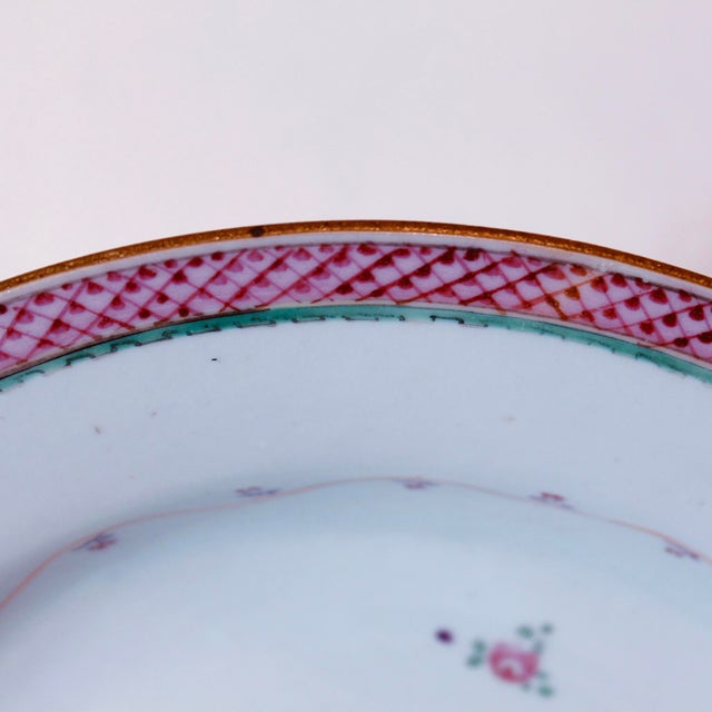 Chinese Export Famille Rose Porcelain Dish With a Scale Pattern Rim For Sale - Image 6 of 10