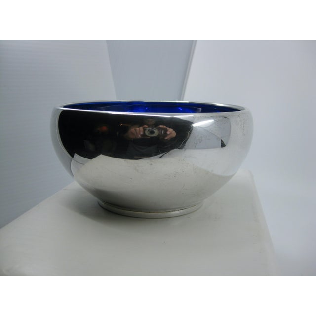 1950s Vintage Mid-Century Modern Birds Sterling Silver Mayonnaise Bowl With Cobalt Color Glass Liner Bowl For Sale - Image 4 of 10