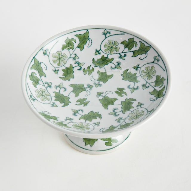 A classic chinoiserie in shades of green &White. How refreshing! The color green is known to have a harmonizing, balancing...