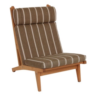 Model GE375 Lounge Chair in Oak with Fabric Cushions by Hans J. Wegner for Getama, 1970s For Sale
