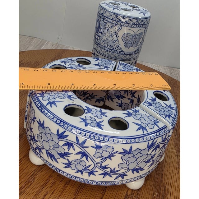 Vintage MCM Andrea by Sadek Flower Arrangement Set Chinoiserie Porcelain Frog Vase For Sale - Image 4 of 10