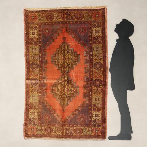 Jorun rug in wool, large knot, hand-made. This piece is attributed to the mentioned designer/maker. It has no attribution...
