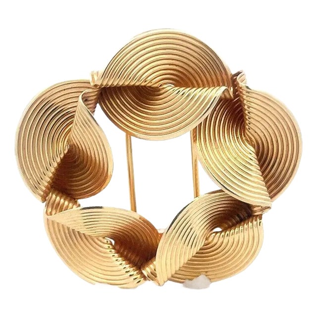 Designer 14k Gold Wreath Brooch Vintage Pink Grooved Style 1940's For Sale