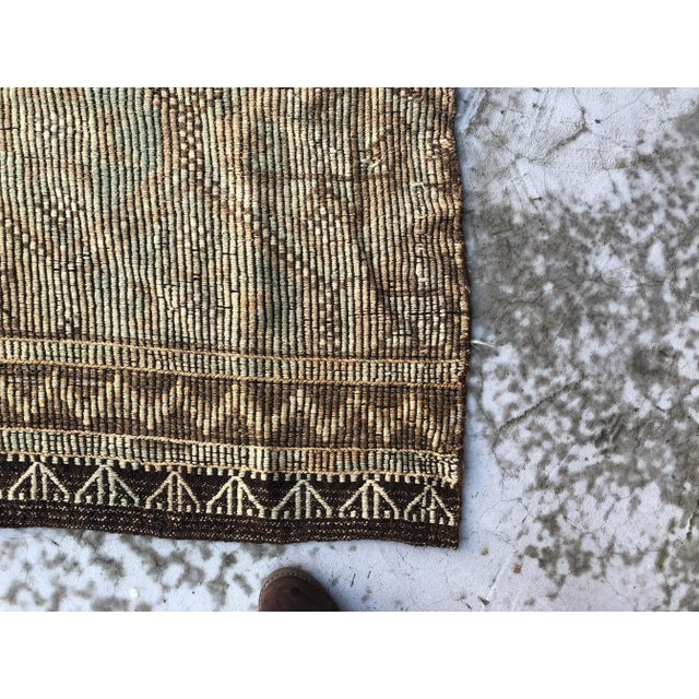 Tan 1960s Vintage Turkish Area Rug - 4′9″ × 8′10″ For Sale - Image 8 of 9