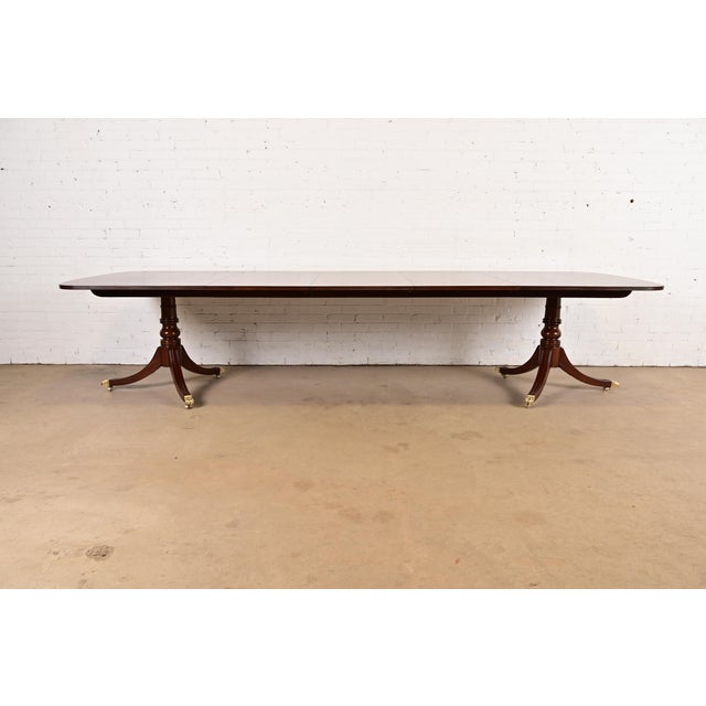 English Henredon Georgian Banded Mahogany Double Pedestal Extension Dining Table, Newly Refinished For Sale - Image 3 of 14