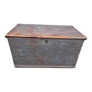 Early 20th Century Antique Primitive American Painted Fruitwood Packing Trunk