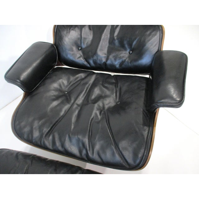 Mid 20th Century Early Eames Rosewood 670 Lounge Chair and Ottoman for Herman Miller (A) For Sale - Image 5 of 12