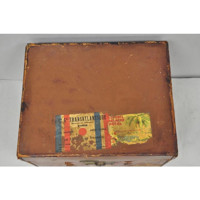 Late 19th Century English Art Deco Brown Leather Travel Case Suitcase W/ Cunard Stickers & Top Hat For Sale - Image 9 of 18