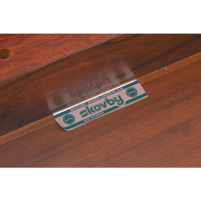 Mid 20th Century Vintage Danish Skovby 8 Leg Rosewood Extendable Round Dining Table With 3 Leaves For Sale - Image 5 of 10
