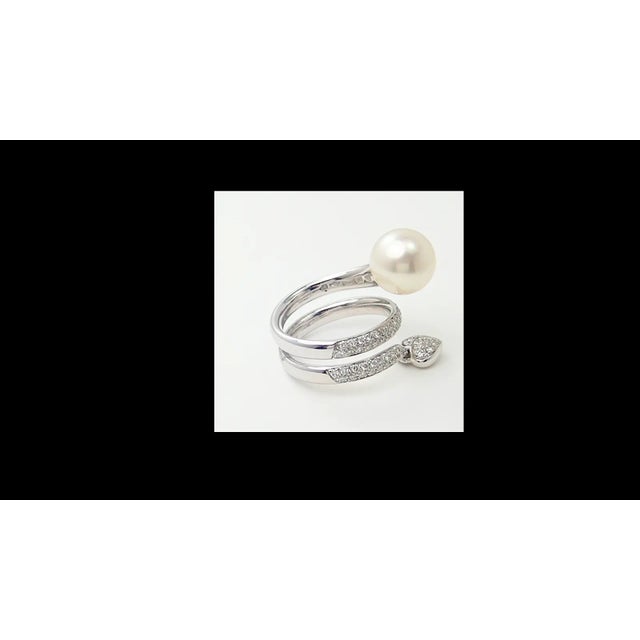 Contemporary Mikimoto 18k White Gold Diamond South Sea Pearl Heart Ring Cert. For Sale - Image 3 of 10