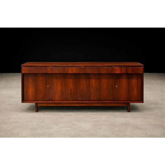 1960s Mid Century Modern Credenza by Sergio Rodrigues in Rosewood – Lot 414 For Sale - Image 11 of 11