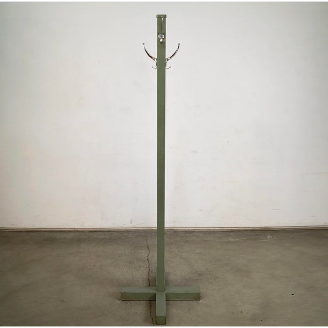 1940’s Industrial Mid-Century Globe Wernicke Coat Rack For Sale In Los Angeles - Image 6 of 12
