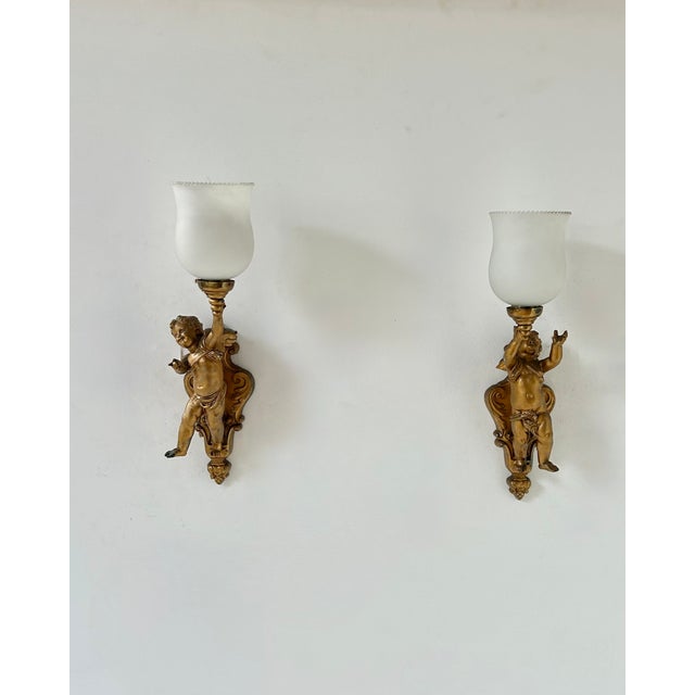 Vintage Wall Sconces in Gilt Metal and Opaline Glass, Italy, 1960s, Set of 2 For Sale - Image 4 of 7