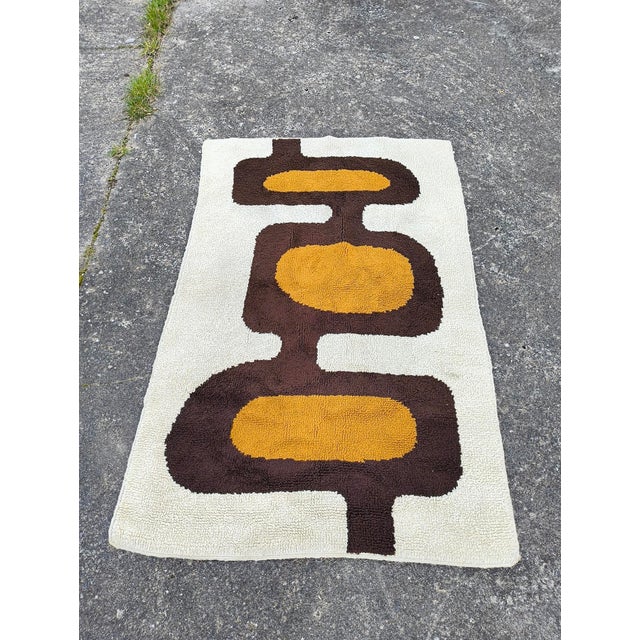 The rug comes from a pet-free, non-smoking home. The rug is in good condition for its age, with minor signs of wear.