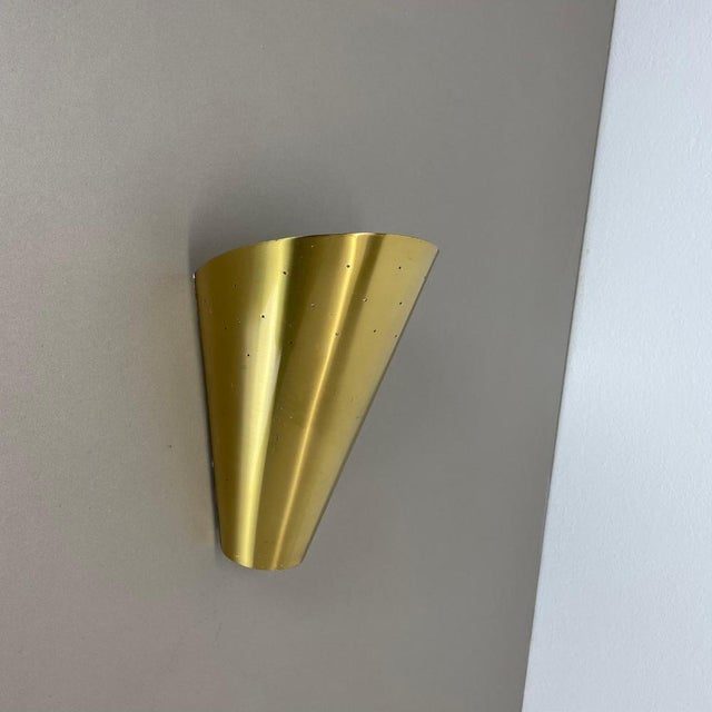 Brass Hole Pattern Theatre Wall Light in the style of Stilnovo, Italy, 1950s For Sale - Image 6 of 17
