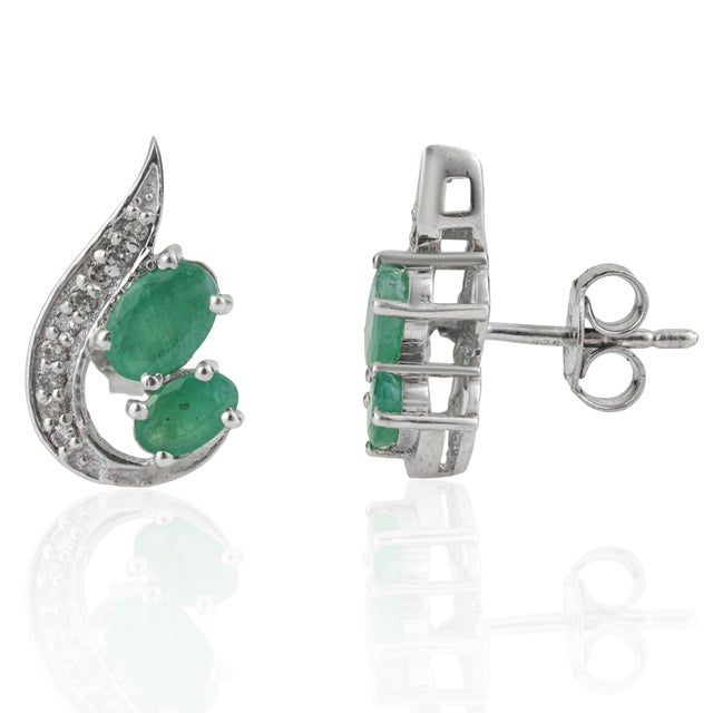 Art Deco Art Nouveau Inspired 1.85 Ct Emerald & Diamond Stud Earrings - A Pair For Sale - Image 3 of 13