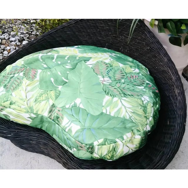 Traditional Large Custom Upholstered Palm Beach Regency Palm Leaf and Wicker Heart Shaped Dog Bed For Sale - Image 3 of 9