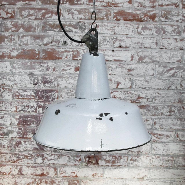Mid-Century Industrial Light Gray Enamel Pendant Lamp For Sale - Image 4 of 5