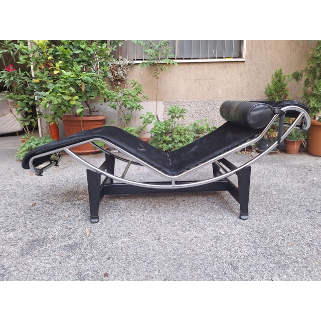 LC4 Chaise Lounge in Black Pony Skin by Le Corbusier for Cassina, 1970s For Sale - Image 10 of 12