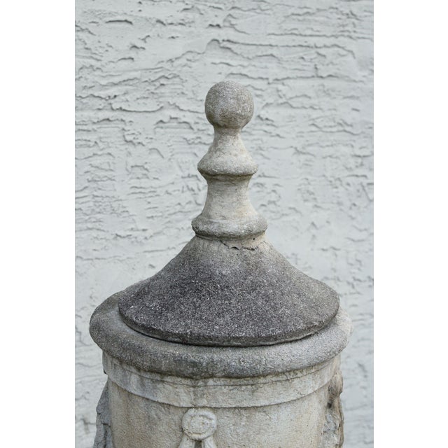 Late 20th Century Pair Of Neoclassical Style Cast Stone Garden Urns On Pedestals For Sale - Image 12 of 16