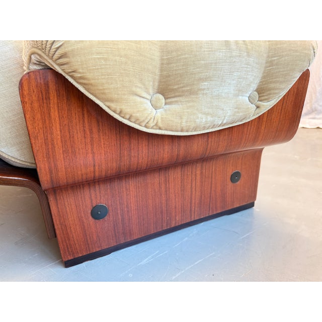 Mid-Century Modern Italian Velvet and Wooden Sofa by Osvaldo Borsani for Tecno, 1960s For Sale - Image 6 of 18