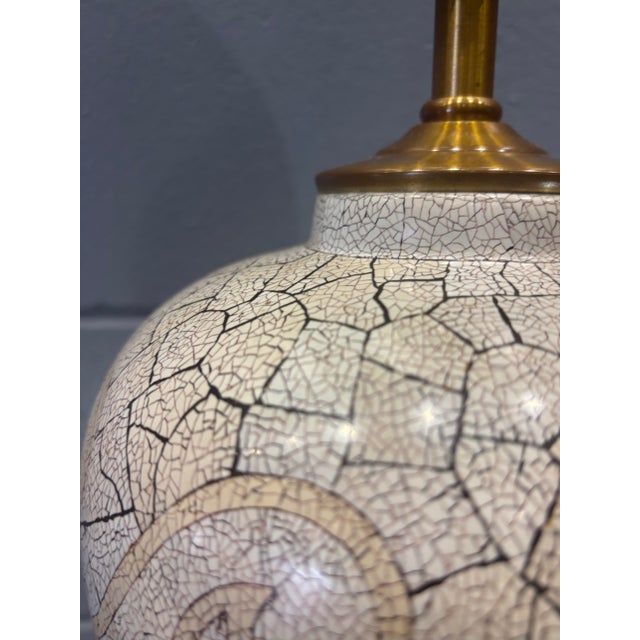 Maitland - Smith Vintage Maitland Smith Crushed Eggshell Table Lamp With Wave Motif For Sale - Image 4 of 7