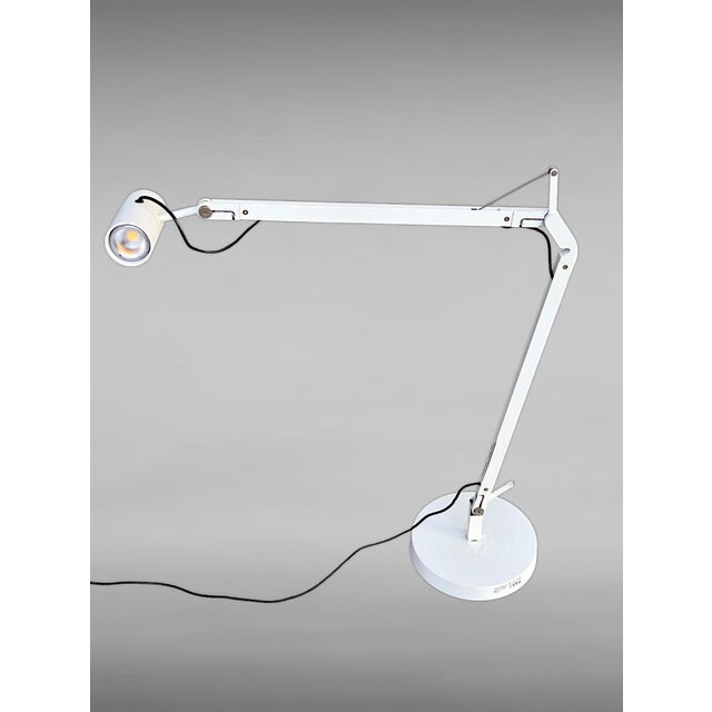 Lampshade can be tilted and rotated. Articulated arm can be flexibly adjusted in height, cannot be rotated. This piece has...