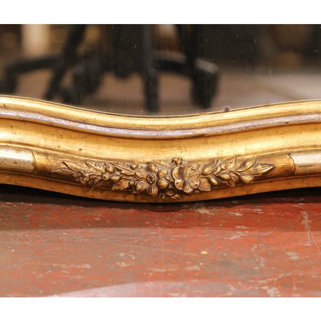 Wood 19th Century French Louis XV Giltwood Wall Mirror With Floral Crest For Sale - Image 7 of 8