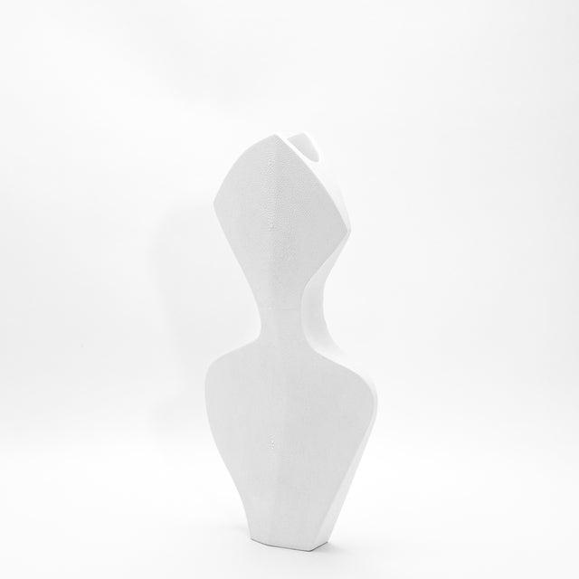 R & Y Augousti Modern Sculptural Vase in White Shagreen by R&y Augousti For Sale - Image 4 of 9